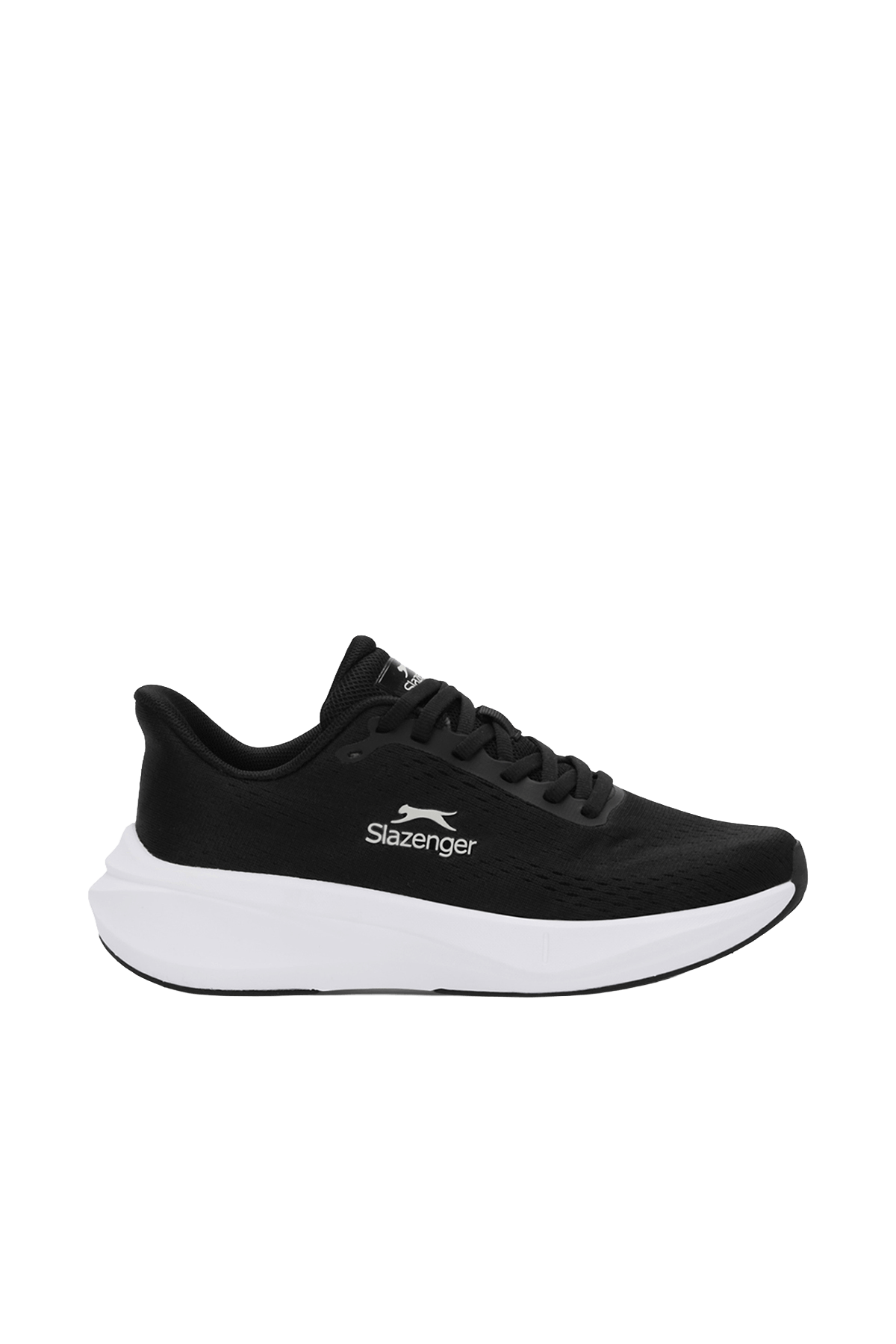 Slazenger Wise sneakers in Black / White — side view