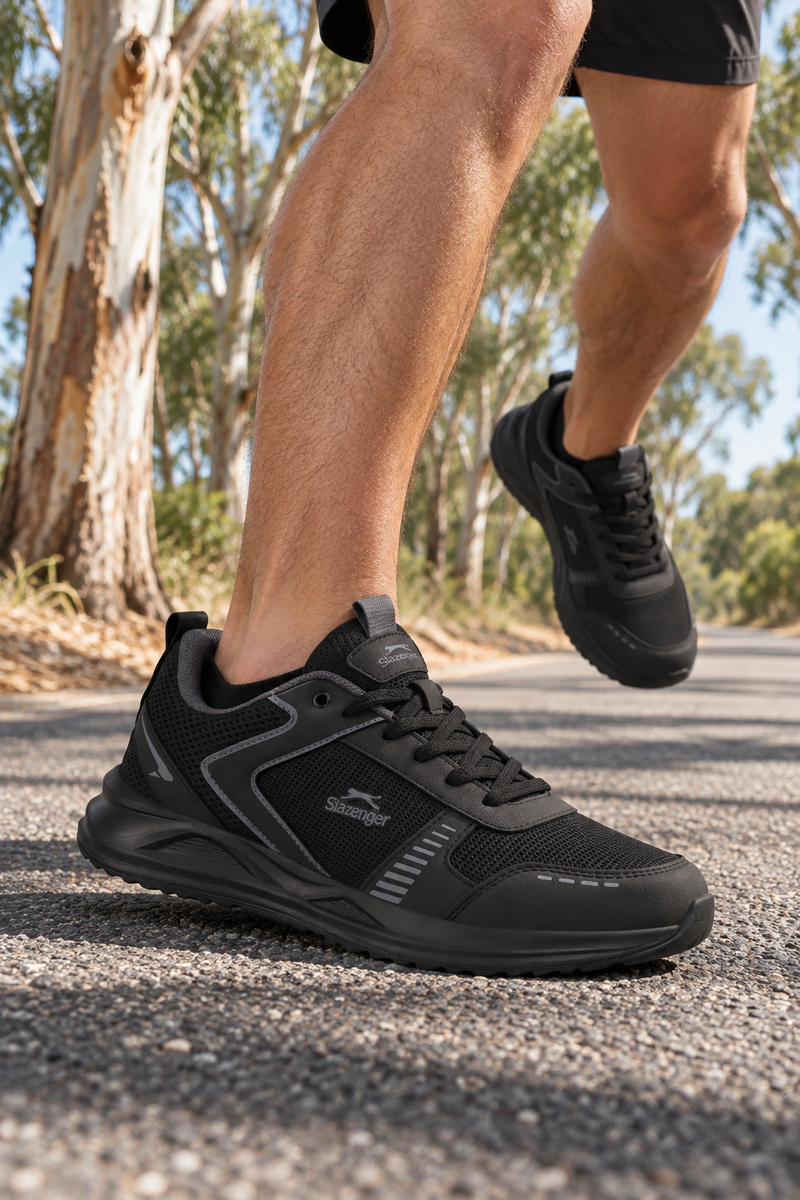 Zapatillas de running Slazenger Gummy — Negro (hombre), en los pies