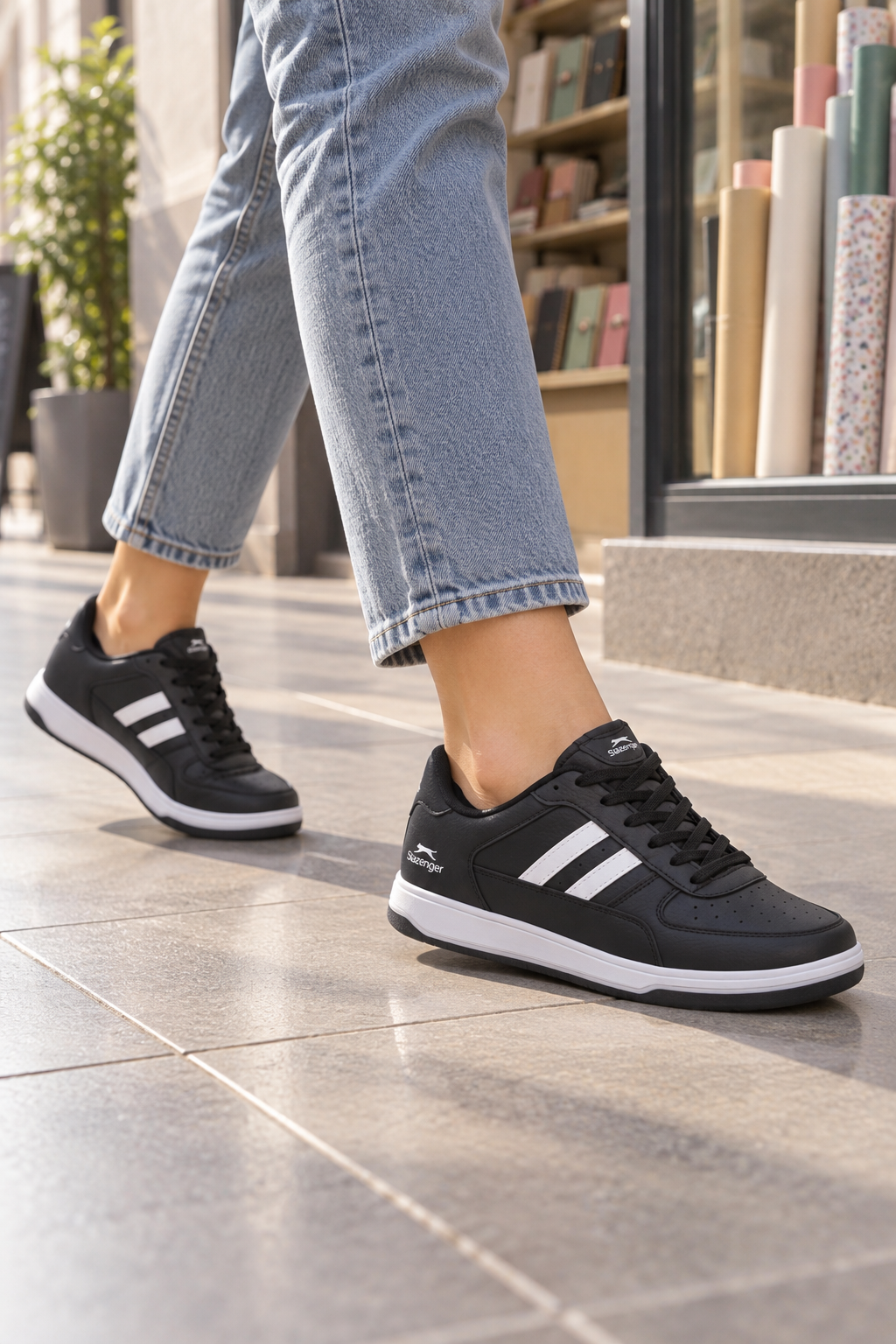 Zapatillas Slazenger Alastar — Negro / Blanco (mujer), en los pies