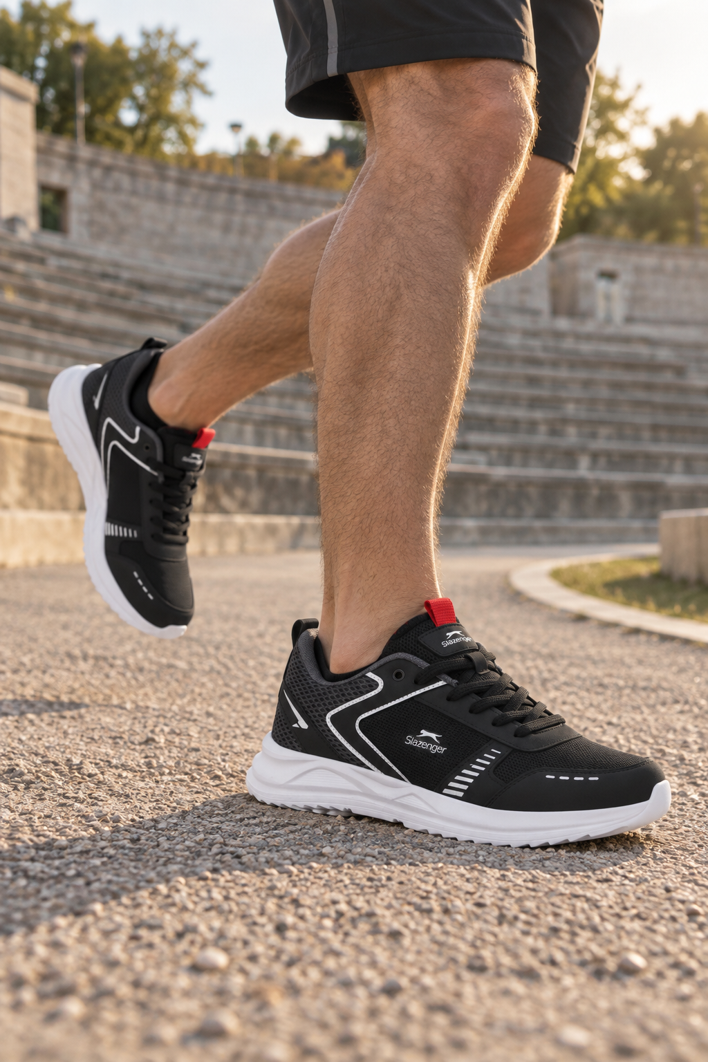 Zapatillas de running Slazenger Gummy — Negro / Blanco (hombre), en los pies