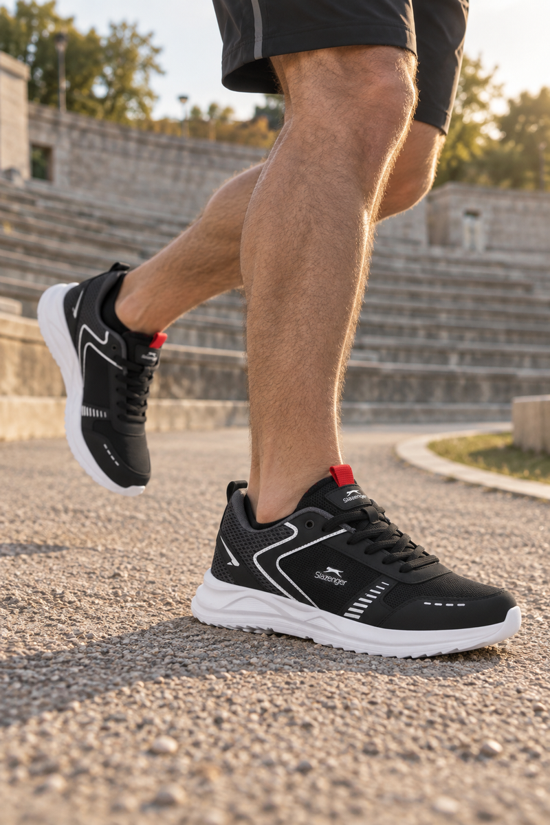 Zapatillas de running Slazenger Gummy — Negro / Blanco (hombre), en los pies