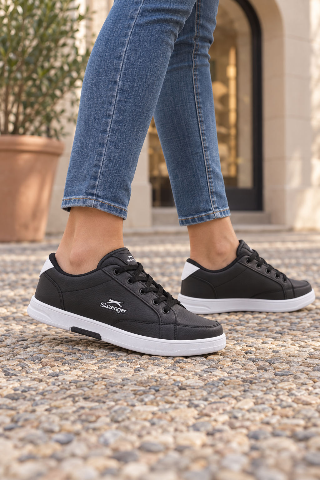 Zapatillas Slazenger Albert — Negro / Blanco (mujer), en los pies