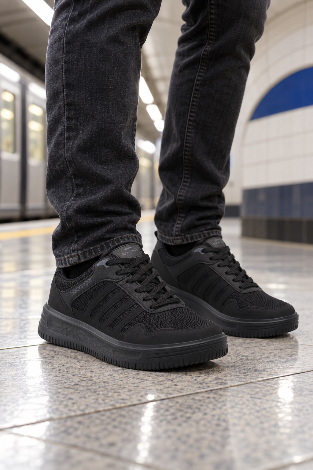 Slazenger Adapt Sneaker — Schwarz (Herren), am Fuß