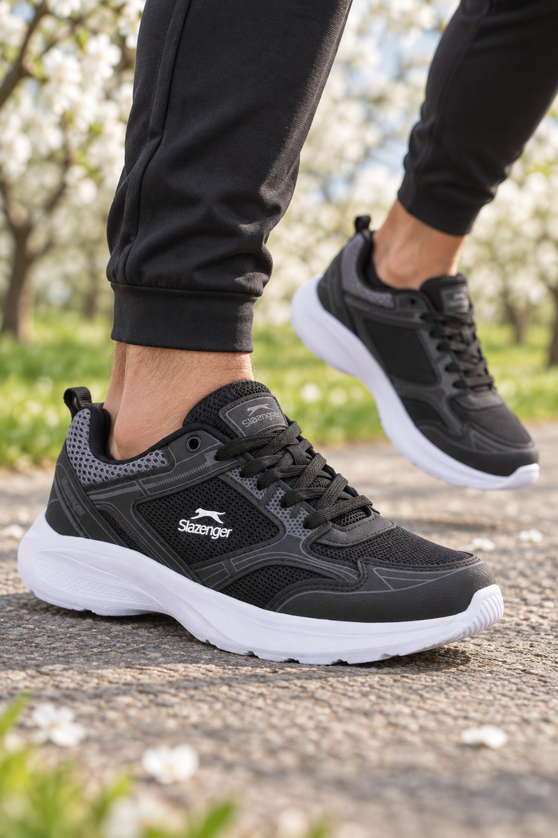 Zapatillas de running Slazenger Gima — Negro / Blanco (hombre), en los pies