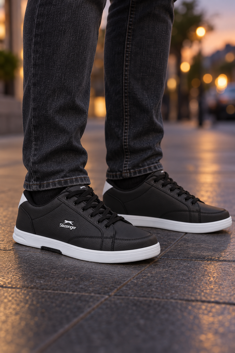 Sneakers Slazenger Albert — Nero / Bianco (uomo), indosso