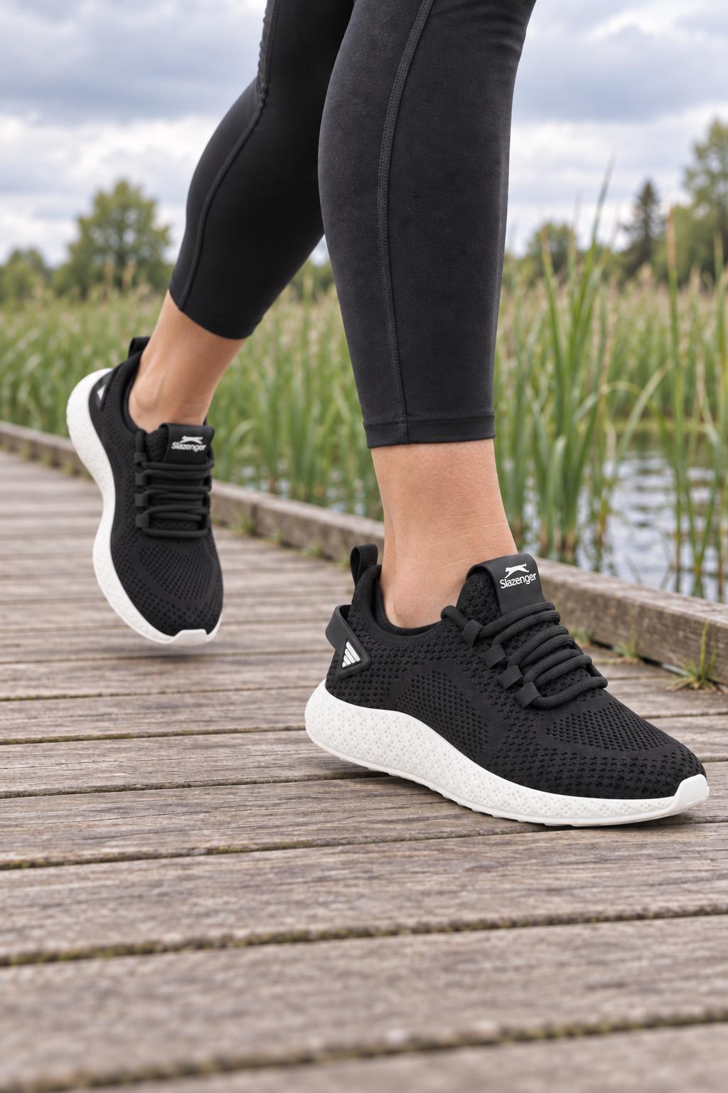 Slazenger Amir Laufschuhe — Schwarz / Weiß (Damen), am Fuß