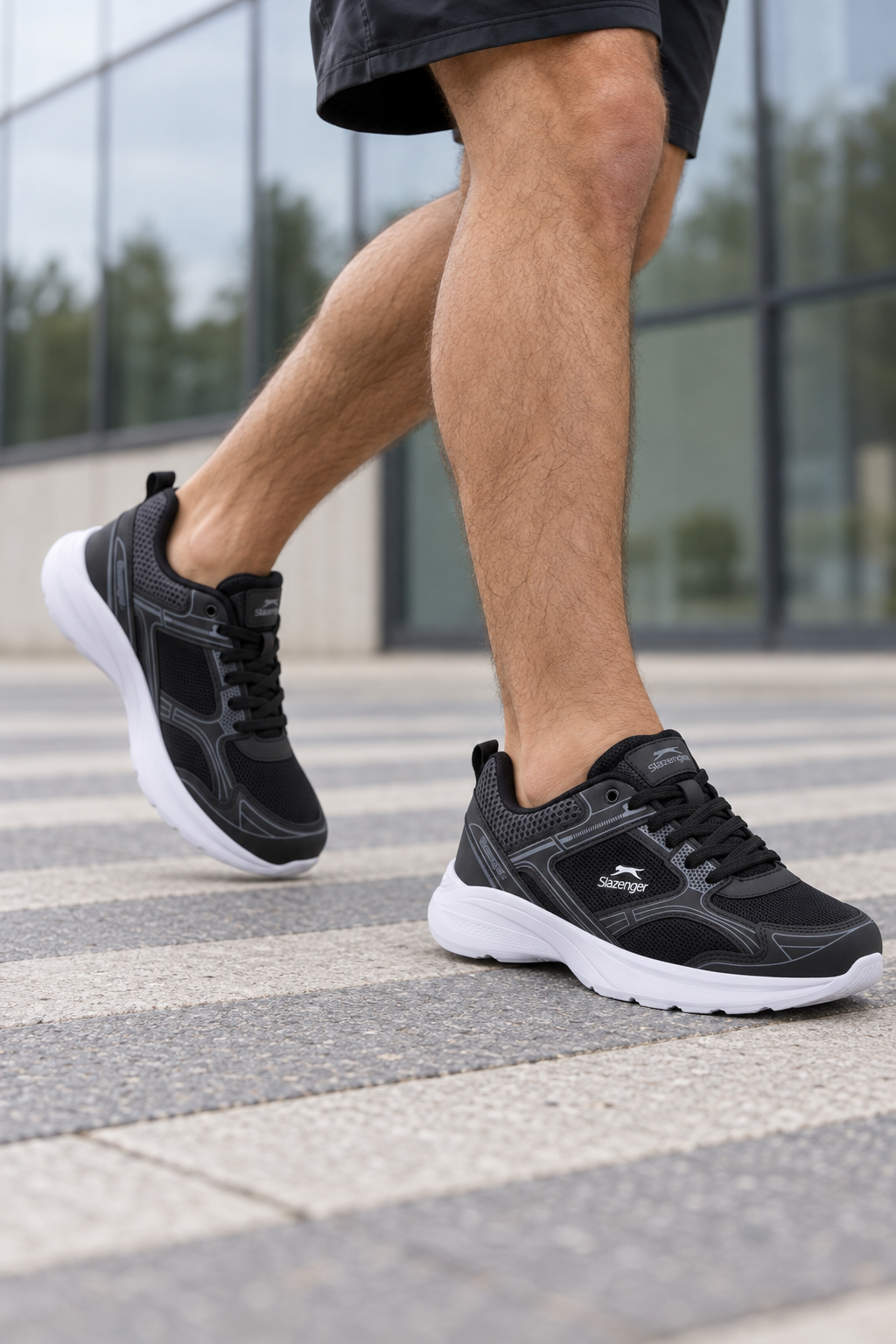 Zapatillas de running Slazenger Gala — Negro / Blanco (hombre), en los pies