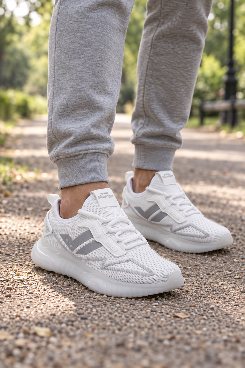 Zapatillas de running Slazenger Aura — Blanco (hombre), en los pies