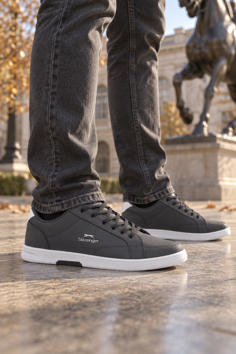 Zapatillas Slazenger Albert — Gris oscuro / Blanco (hombre), en los pies