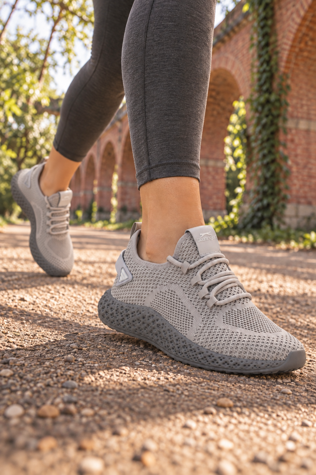 Zapatillas de running Slazenger Amir — Gris (mujer), en los pies