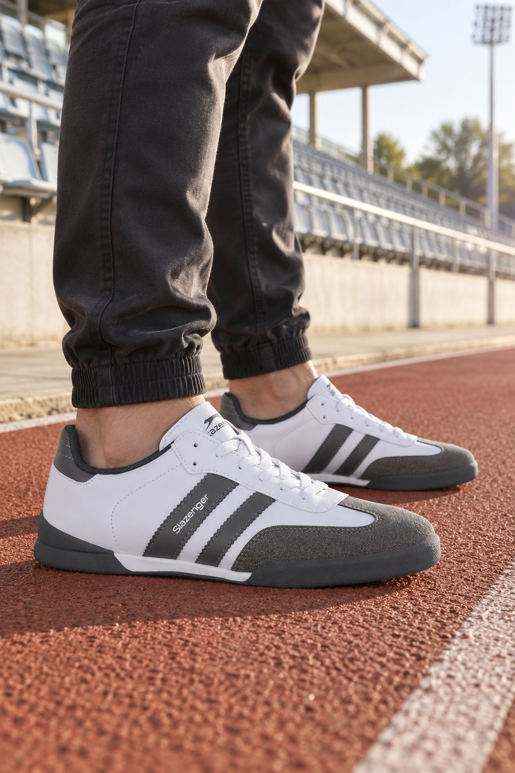 Zapatillas Slazenger Dakota — Blanco / Antracita (hombre), en los pies