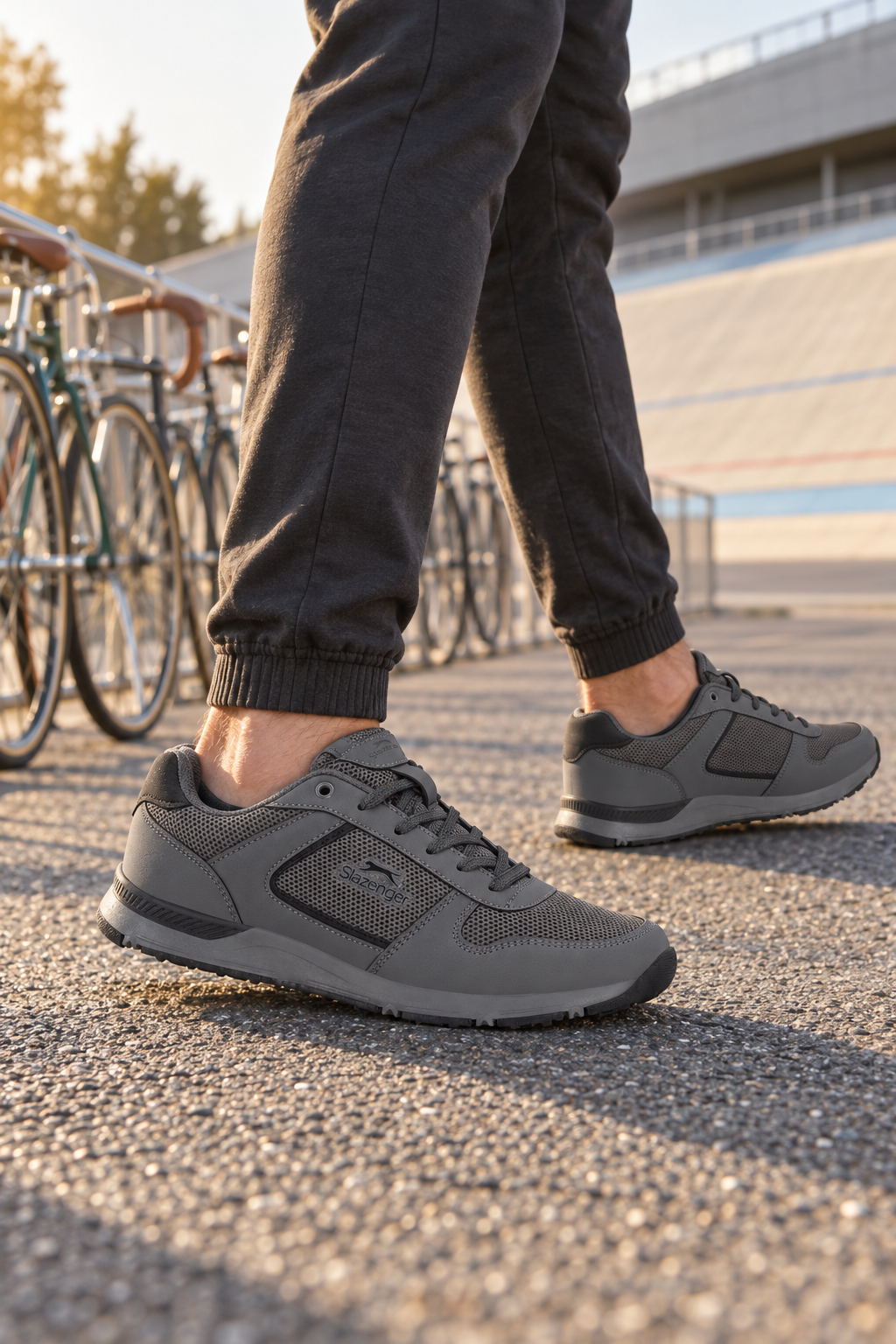 Zapatillas Slazenger Aifric — Gris oscuro (hombre), en los pies