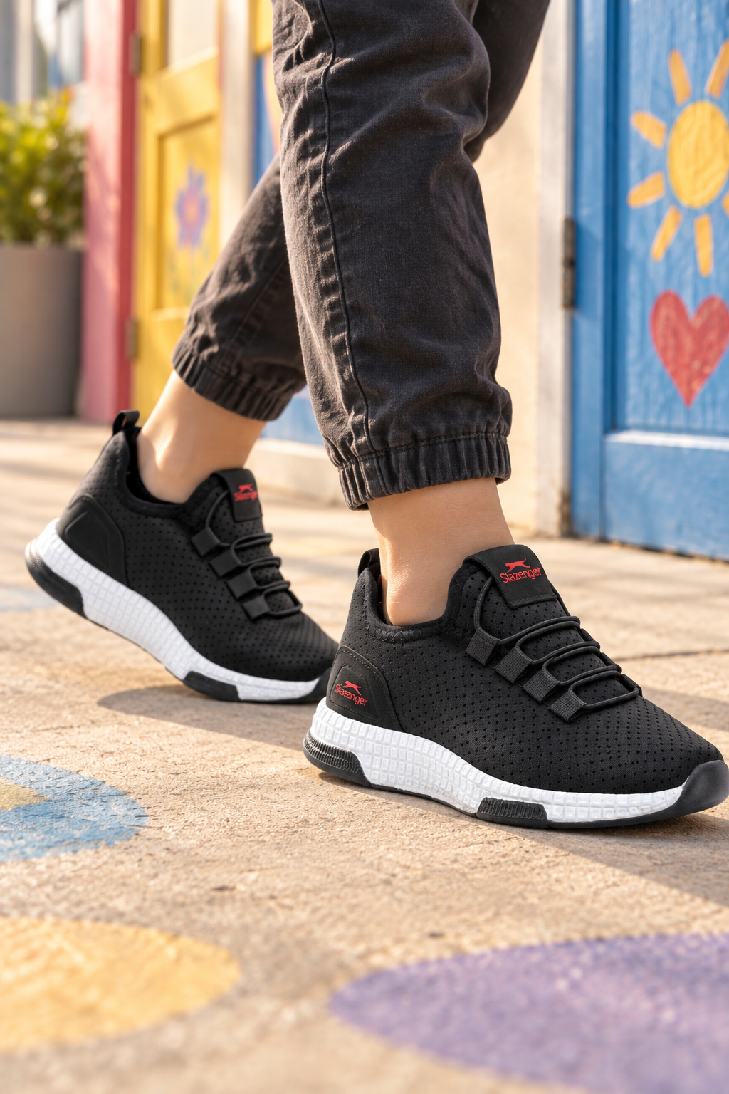 Baskets Slazenger Abena — Noir / Rouge (enfant), aux pieds
