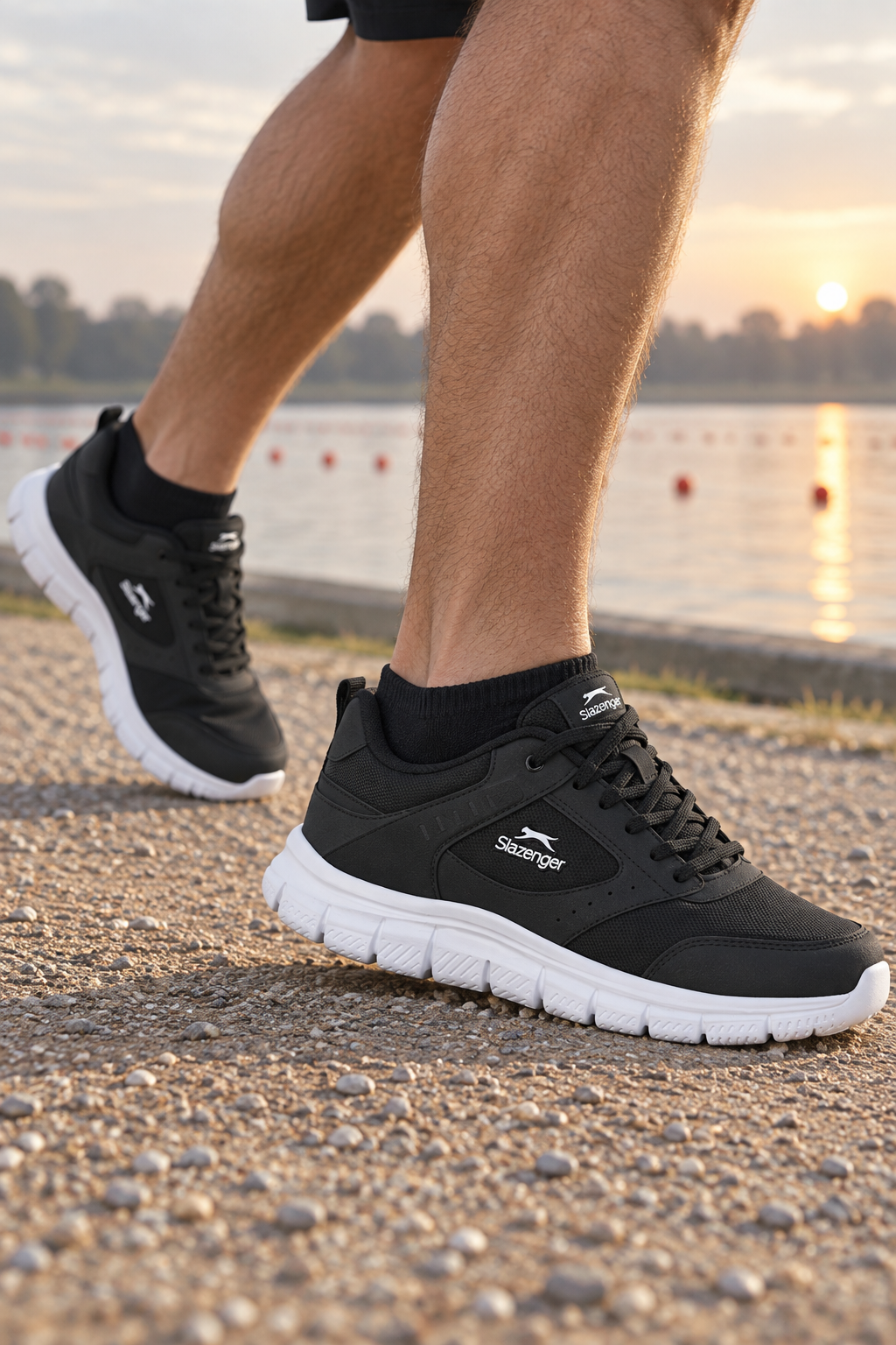 Chaussures de course Slazenger Genfit — Noir / Blanc (homme), aux pieds