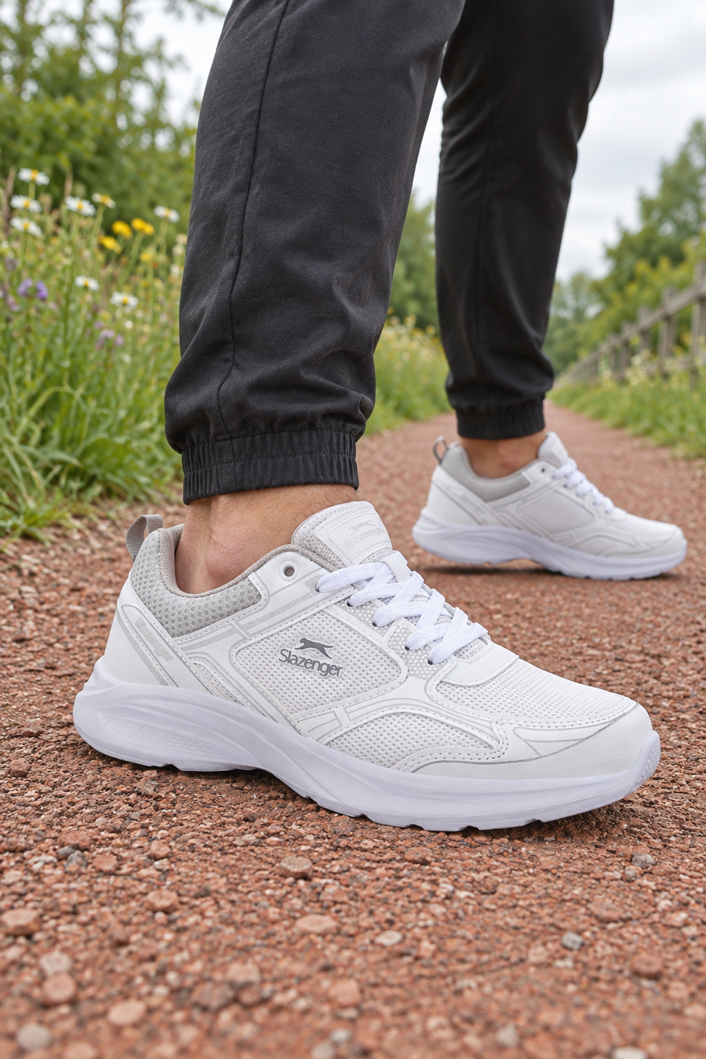 Slazenger Gala Laufschuhe — Weiß / Silber (Herren), am Fuß