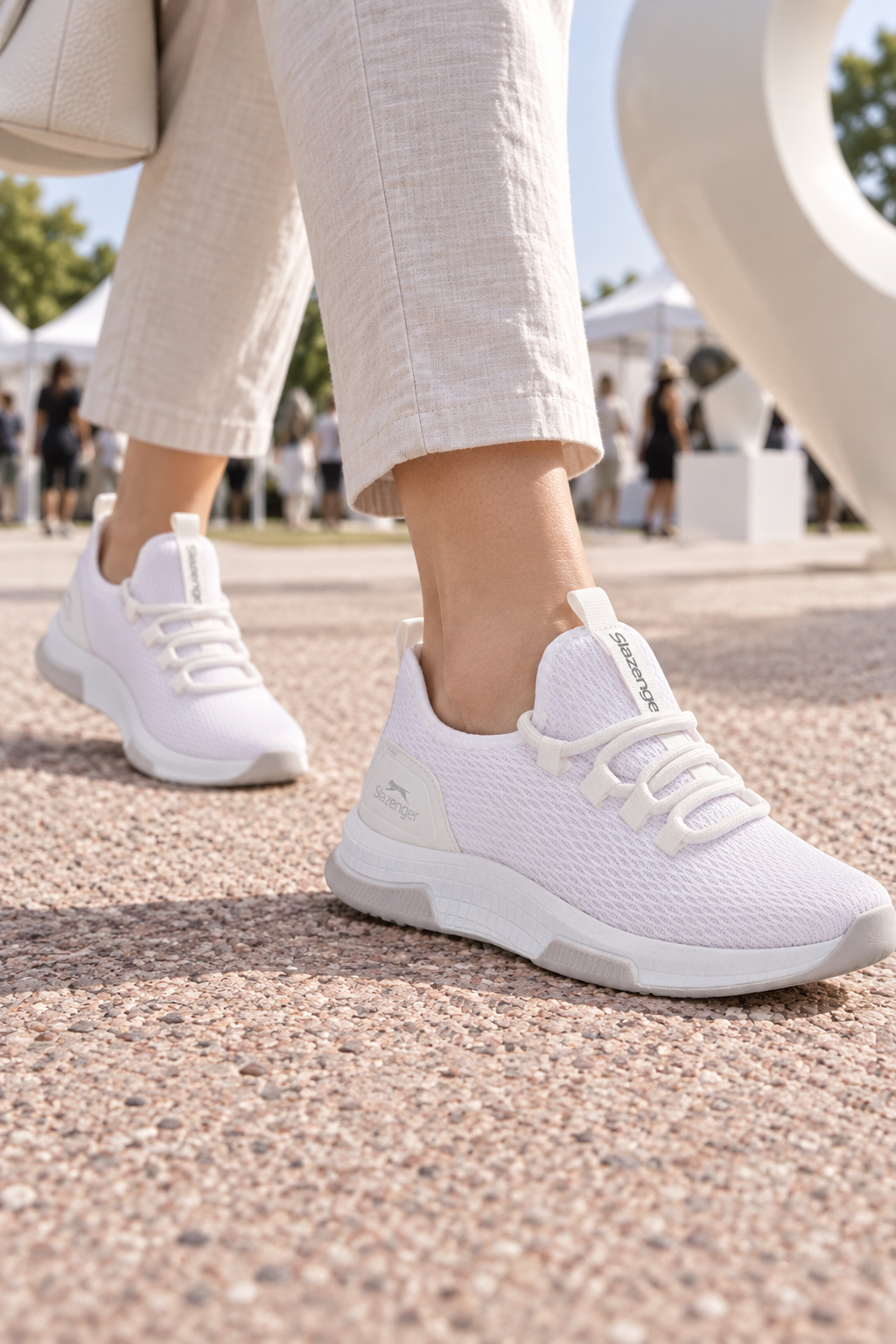 Zapatillas Slazenger Abena — Blanco / Plateado (mujer), en los pies