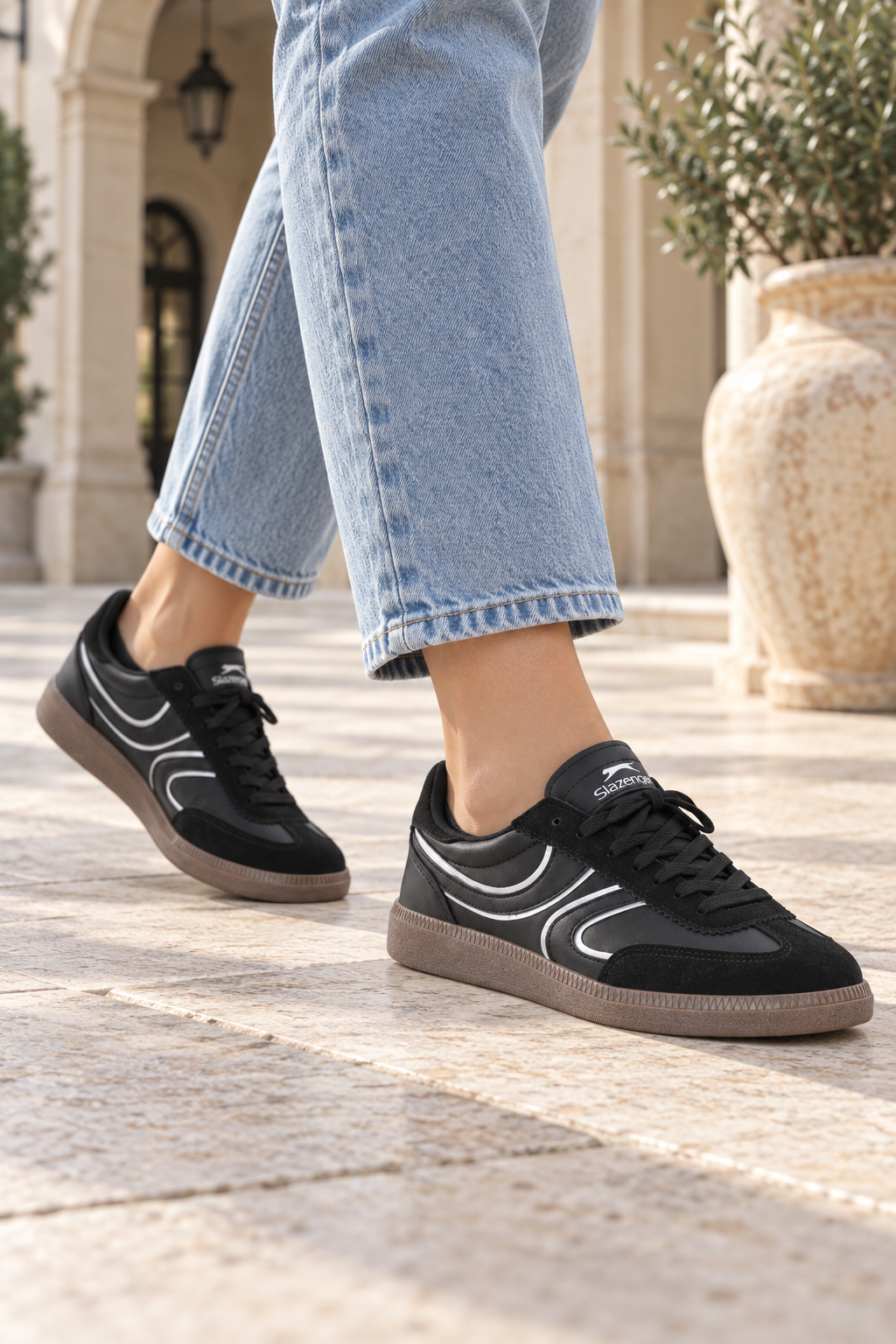 Baskets Slazenger Addition — Noir / Argent (femme), aux pieds