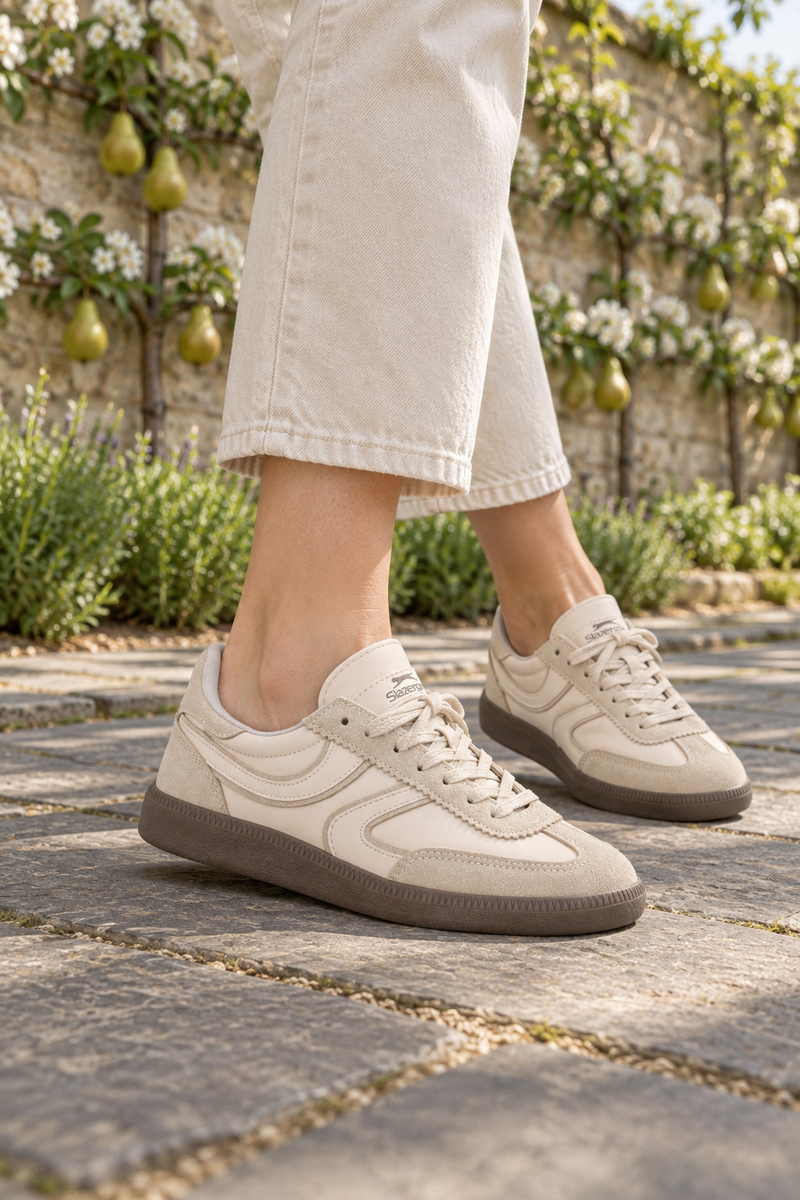 Zapatillas Slazenger Addition — Beige (mujer), en los pies