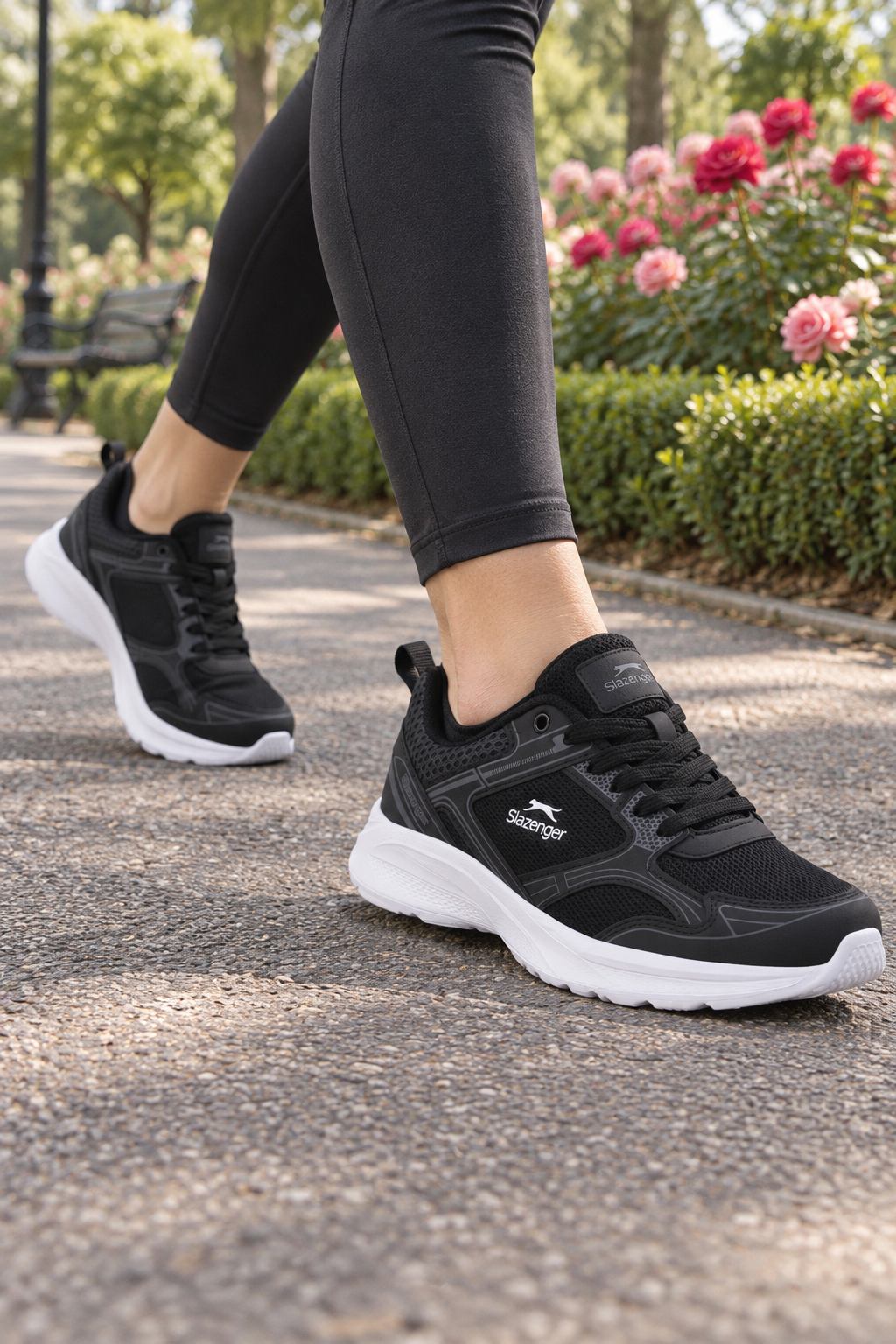 Slazenger Gala Laufschuhe — Schwarz / Weiß (Damen), am Fuß