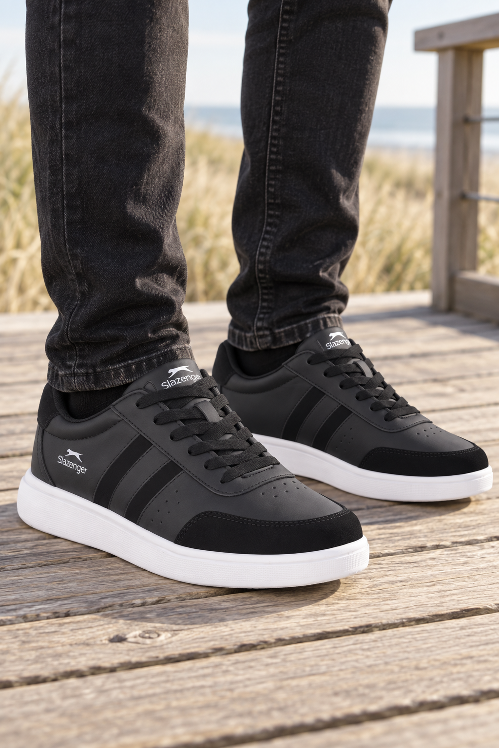 Baskets Slazenger Dallas — Noir / Blanc (homme), aux pieds