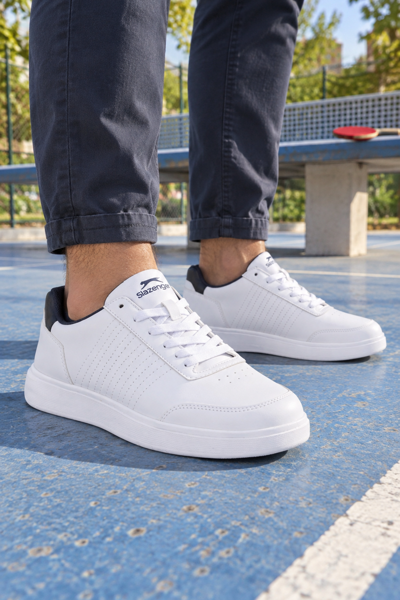 Zapatillas Slazenger Delroy — Blanco / Azul marino (hombre), en los pies