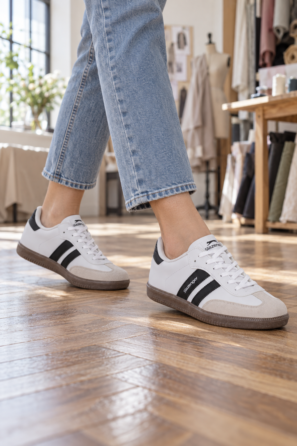 Baskets Slazenger India — Blanc / Noir (femme), aux pieds