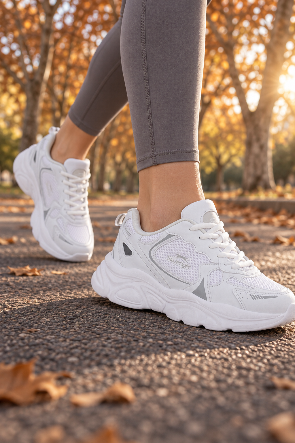 Slazenger Inferno Laufschuhe — Weiß / Grau (Damen), am Fuß