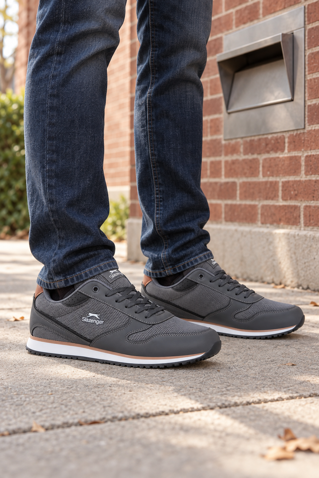 Zapatillas Slazenger Ironics — Gris oscuro (hombre), en los pies