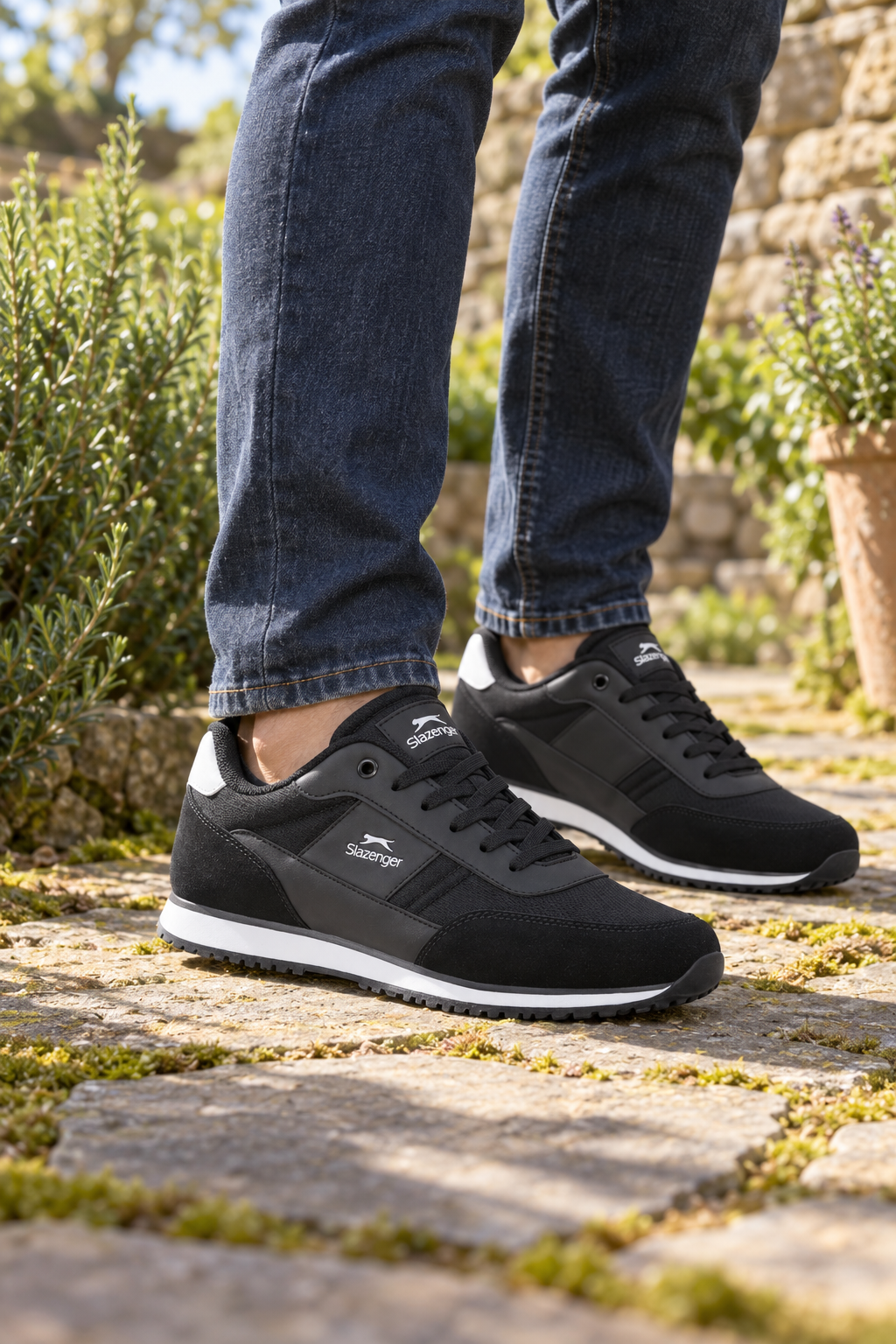 Baskets Slazenger Iskra — Noir / Blanc (homme), aux pieds