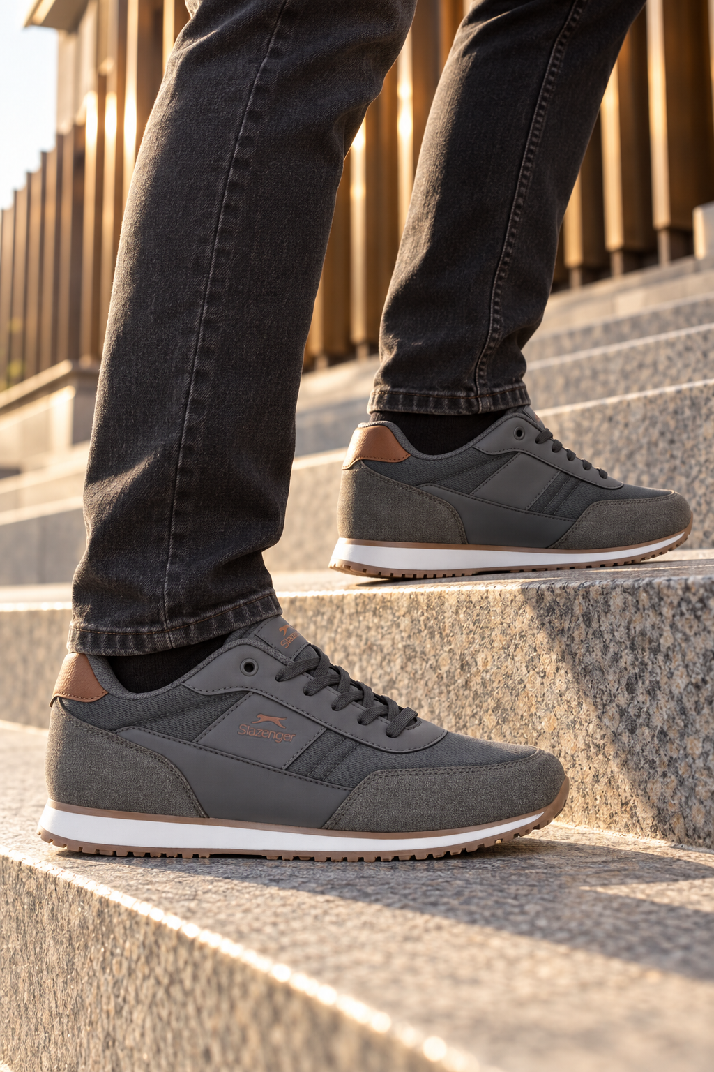 Zapatillas Slazenger Iskra — Gris oscuro (hombre), en los pies
