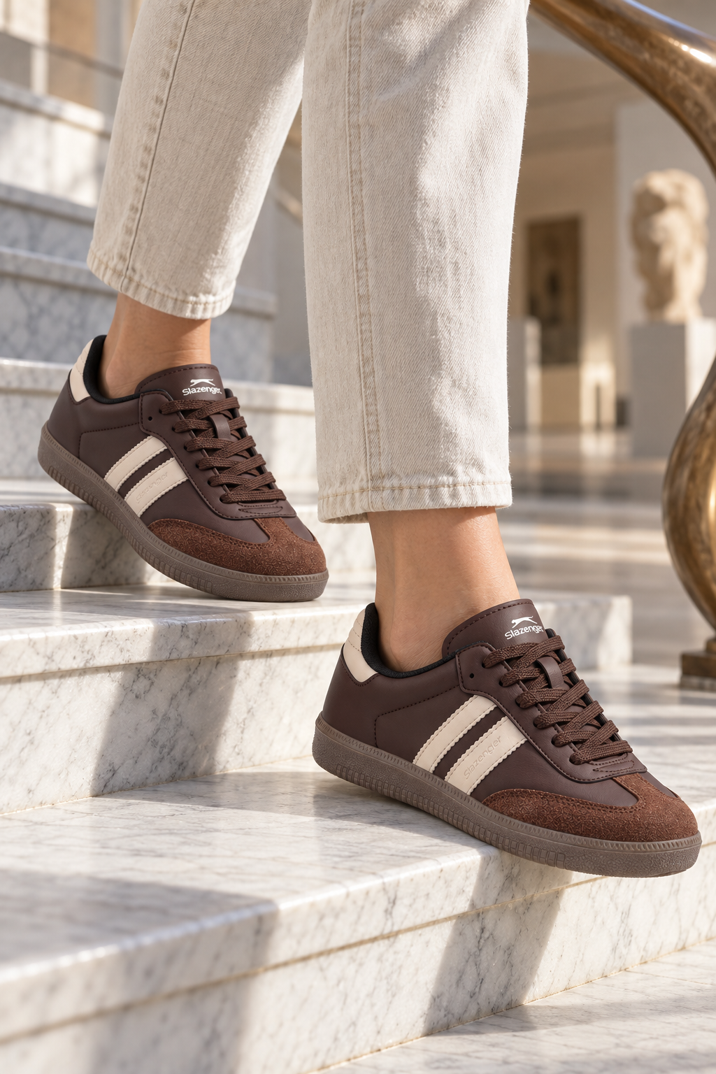 Baskets Slazenger Italy — Marron / Beige (femme), aux pieds