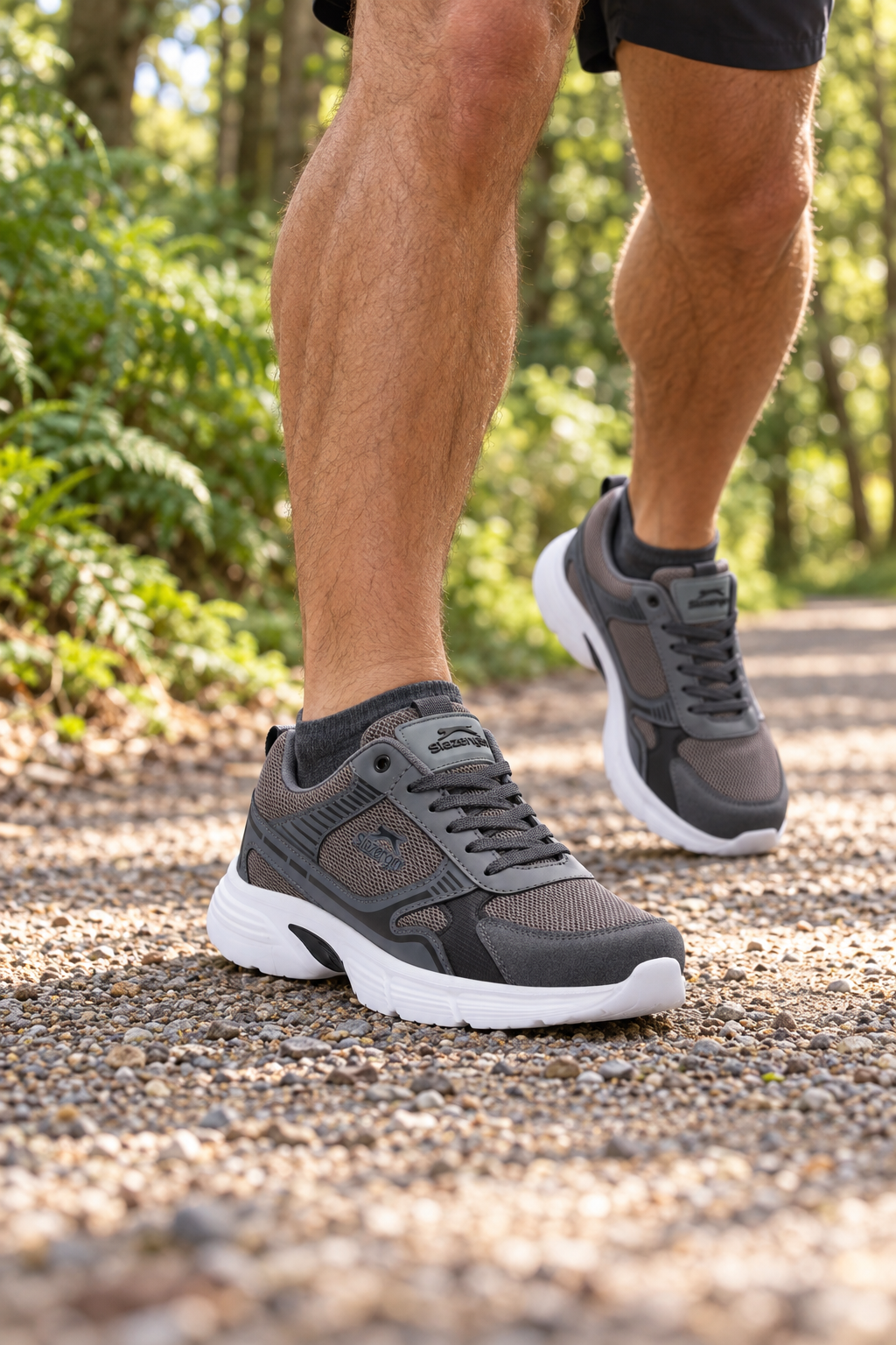 Chaussures de course Slazenger Mirage — Gris foncé (homme), aux pieds