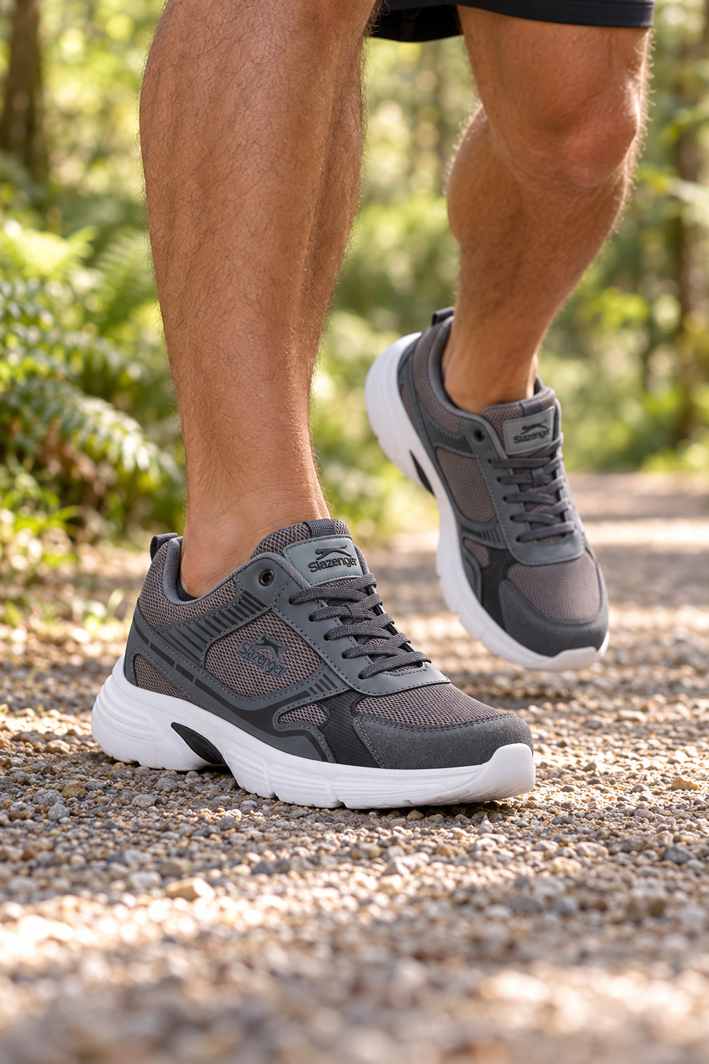 Zapatillas de running Slazenger Mirage — Gris oscuro (hombre), en los pies
