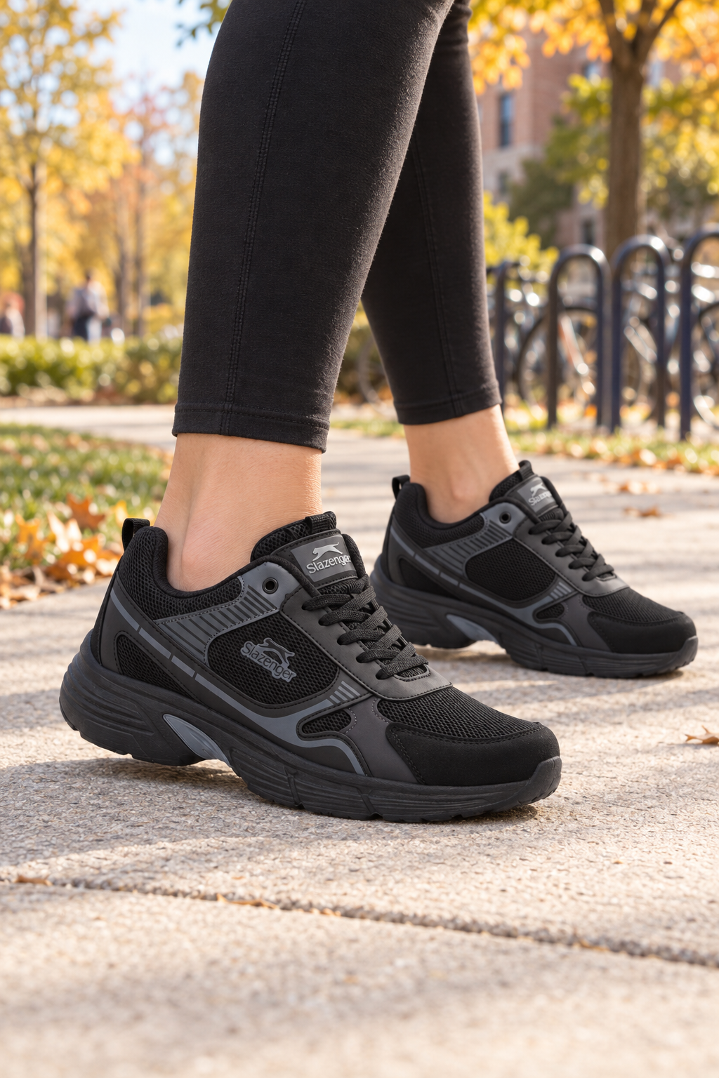 Zapatillas de running Slazenger Mirage — Negro (mujer), en los pies