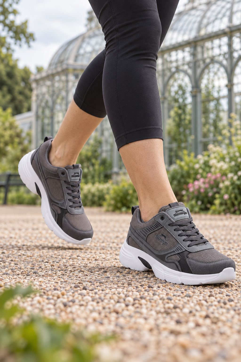 Slazenger Mirage Laufschuhe — Dunkelgrau (Damen), am Fuß