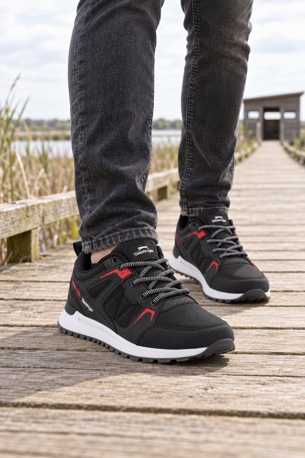 Baskets Slazenger Outback — Noir / Rouge (homme), aux pieds