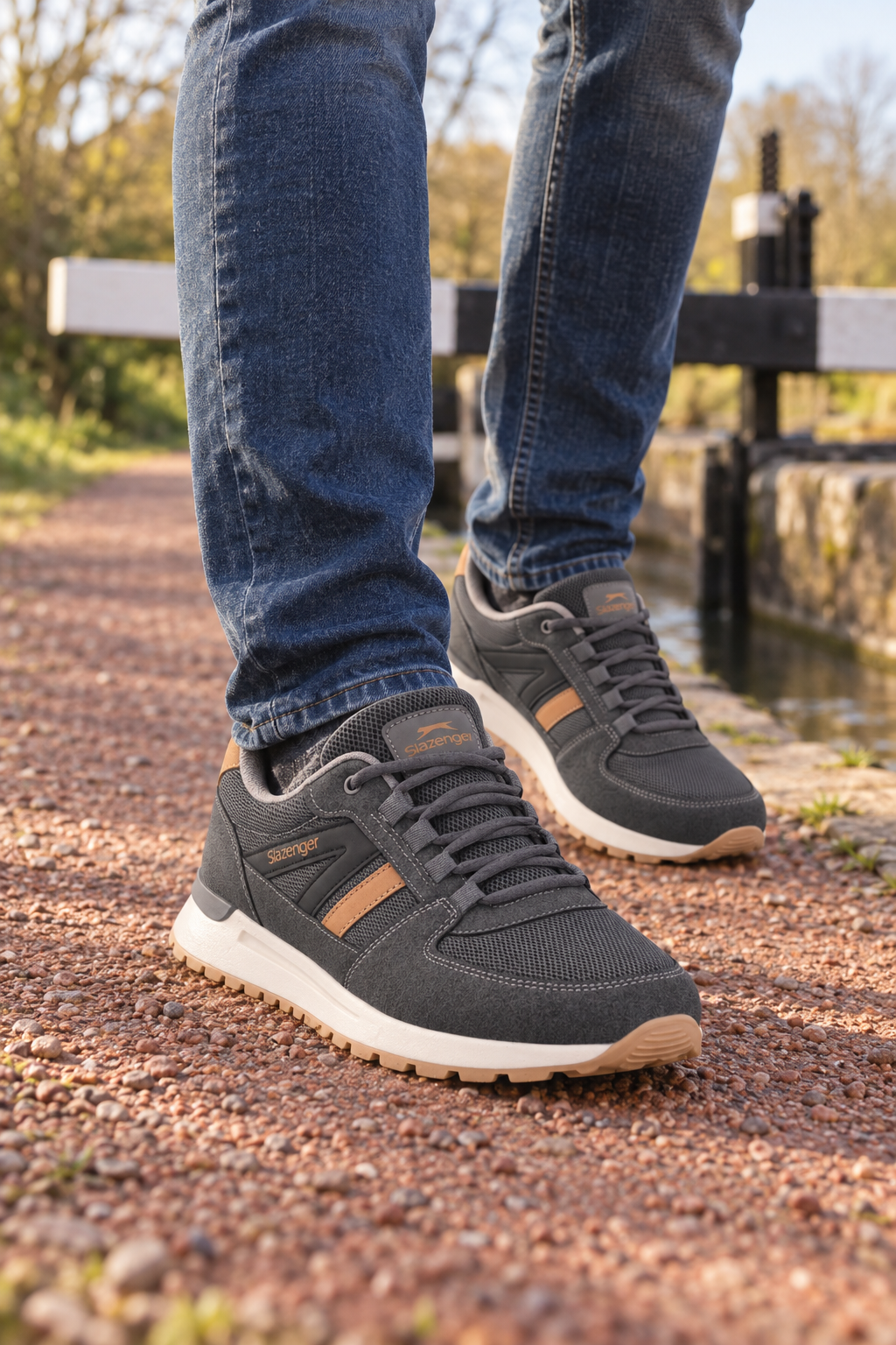 Slazenger Outlaws Sneaker — Dunkelgrau (Herren), am Fuß