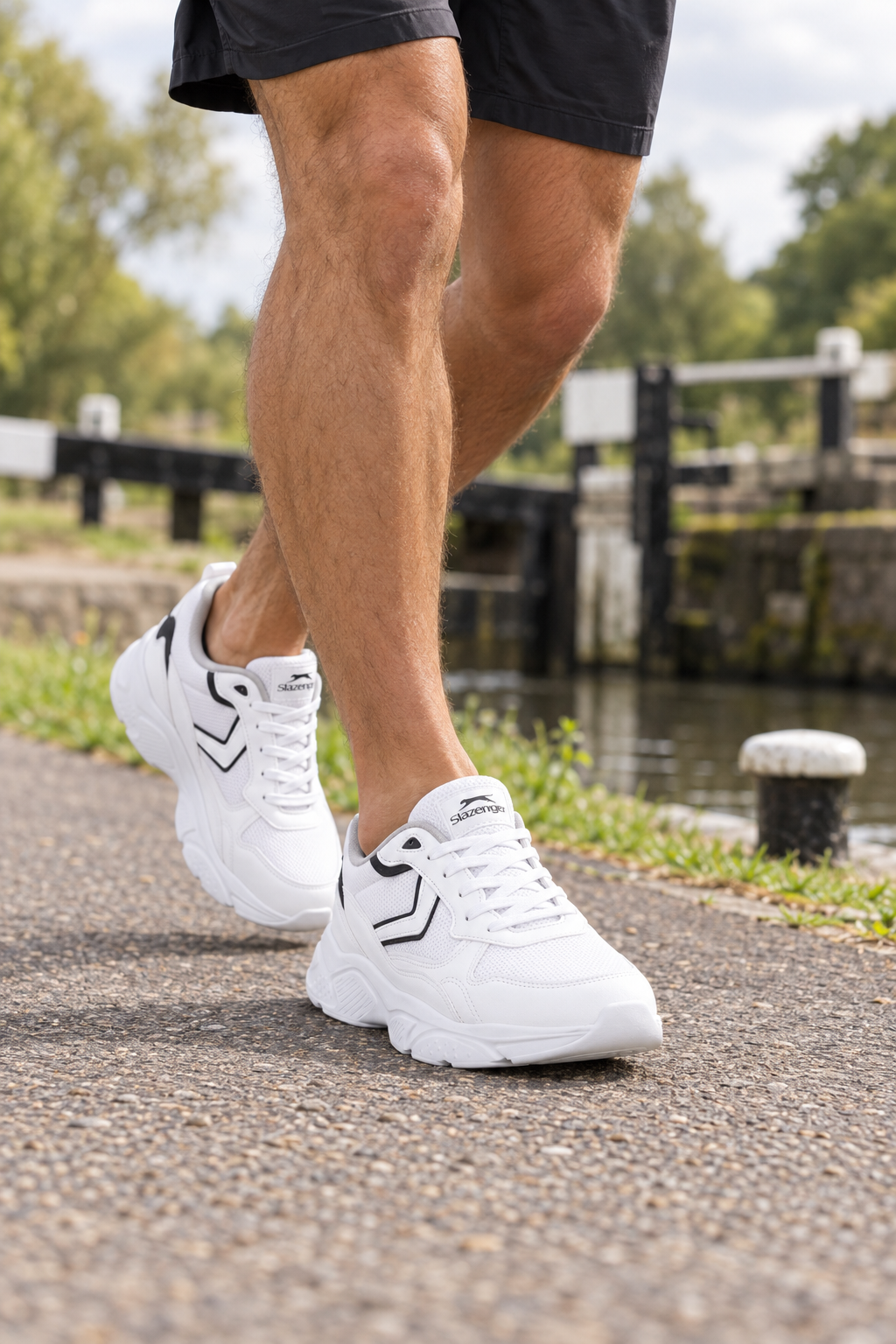 Scarpe da corsa Slazenger Pecado — Bianco / Nero (uomo), indosso