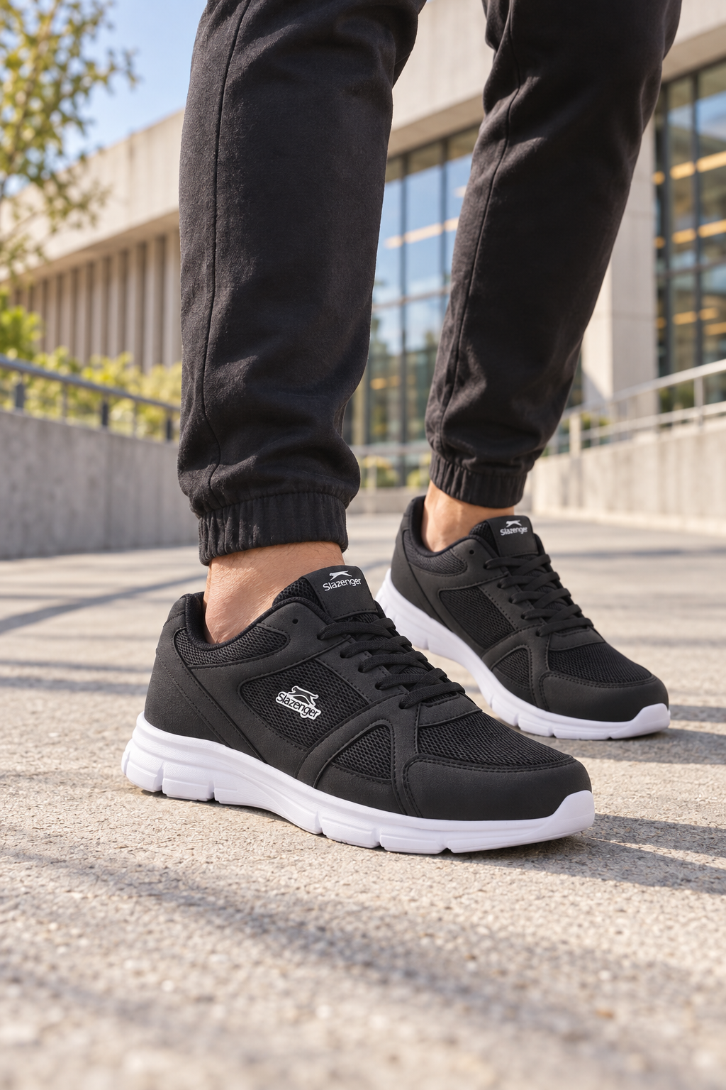 Slazenger Pera II Laufschuhe — Schwarz / Weiß (Herren), am Fuß