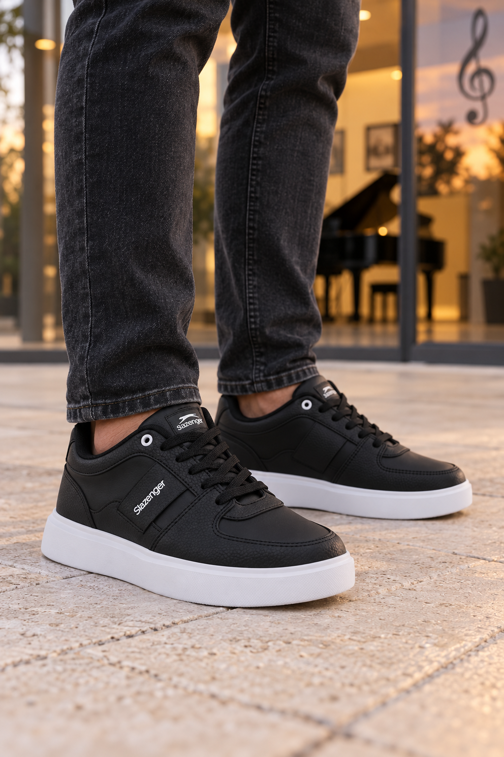 Baskets Slazenger Pillow — Noir / Blanc (homme), aux pieds