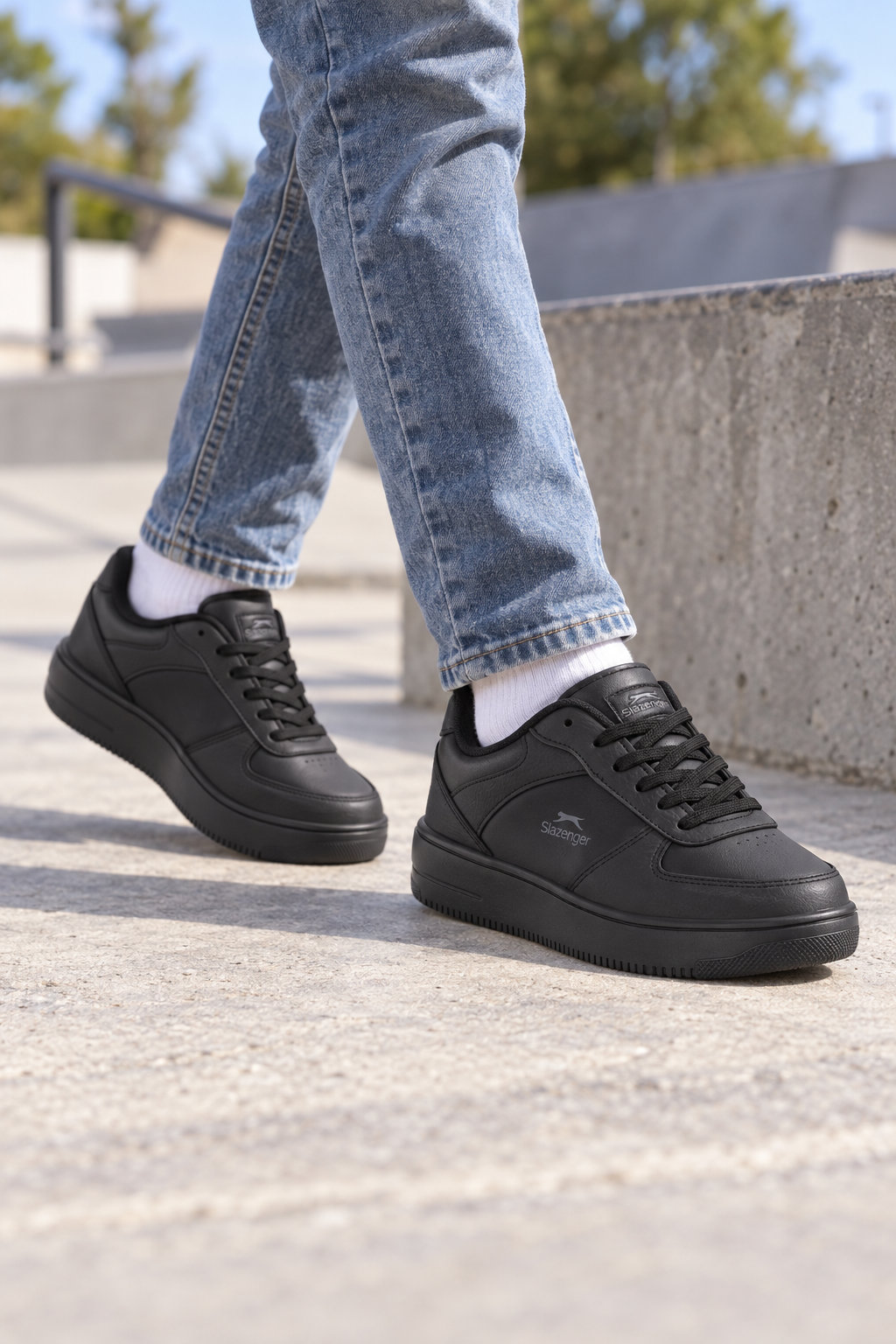 Baskets Slazenger Pinno — Noir (junior), aux pieds
