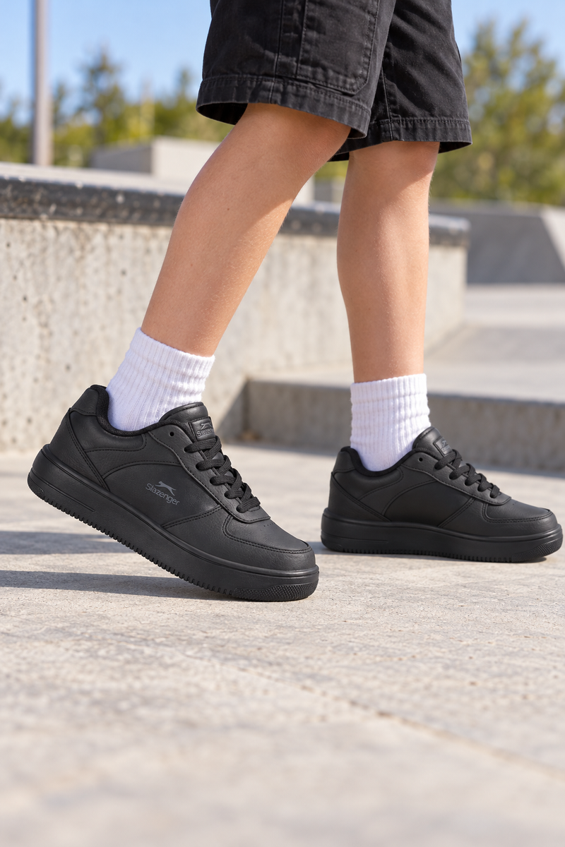 Sneakers Slazenger Pinno — Nero (junior), indosso