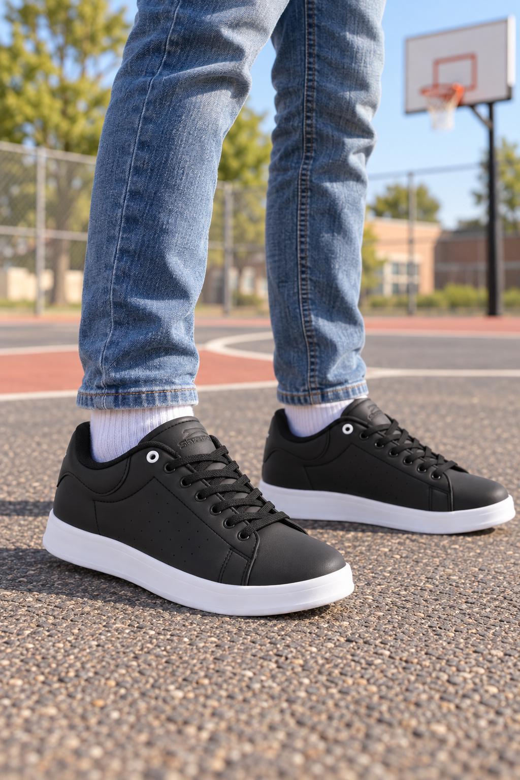 Baskets Slazenger Pizarro — Noir / Blanc (junior), aux pieds