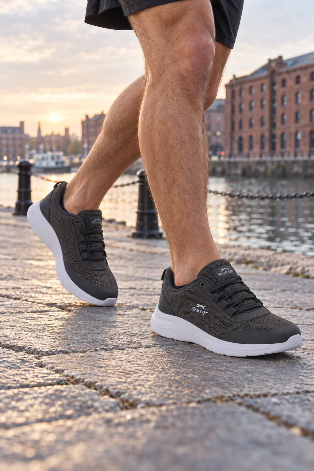 Zapatillas de running Slazenger Plank — Gris oscuro (hombre), en los pies