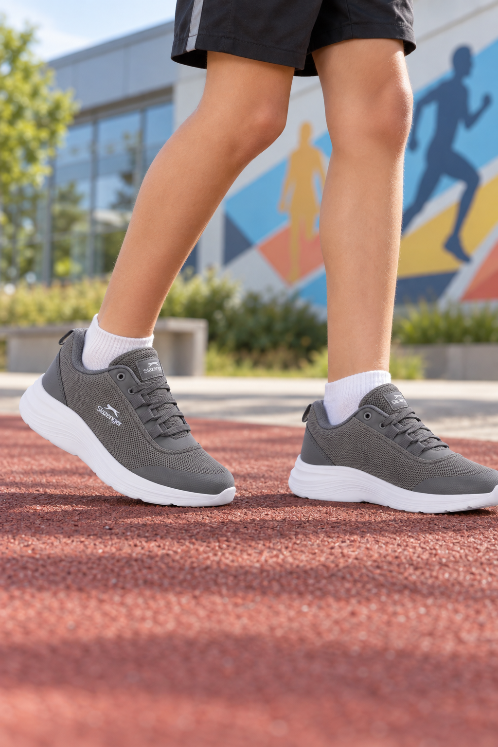 Chaussures de course Slazenger Plank — Gris foncé (junior), aux pieds