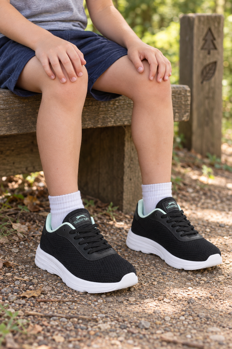 Zapatillas de running Slazenger Proofix — Negro / Blanco (junior), en los pies
