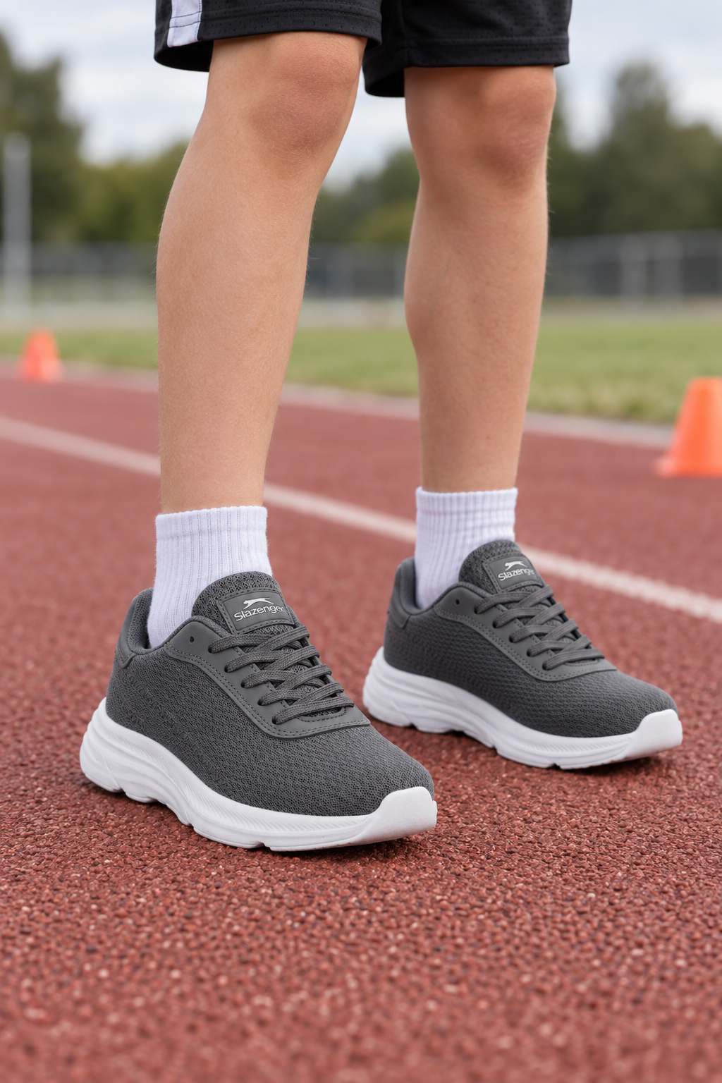 Scarpe da corsa Slazenger Proofix — Grigio scuro (junior), indosso