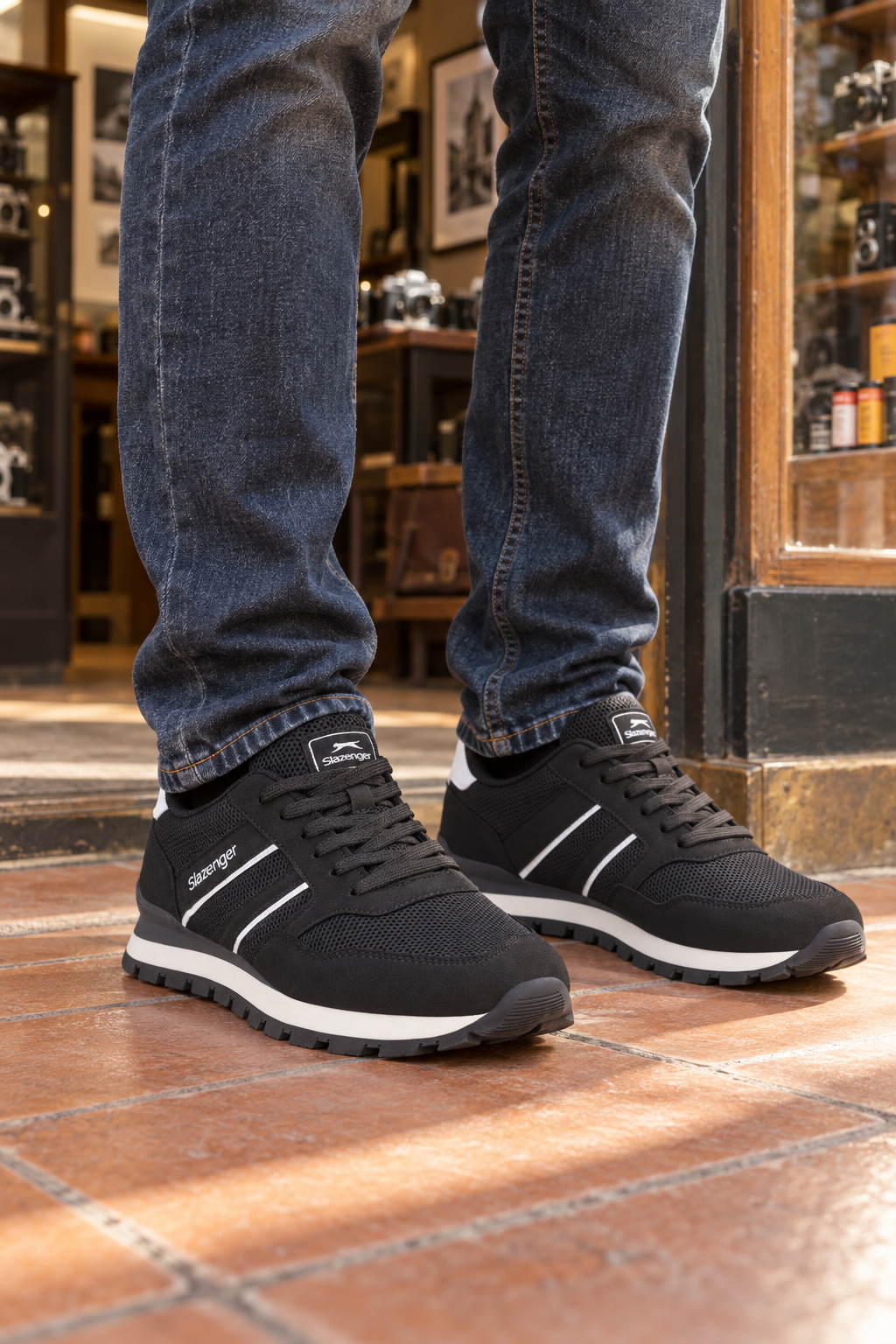Baskets Slazenger Sanchez — Noir / Blanc (homme), aux pieds