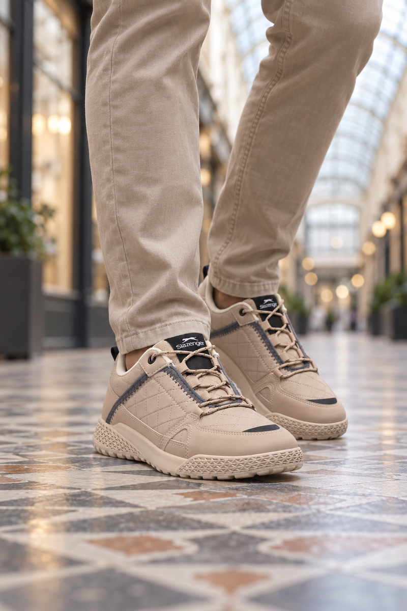 Zapatillas Slazenger Terentiy — Beige / Negro (hombre), en los pies