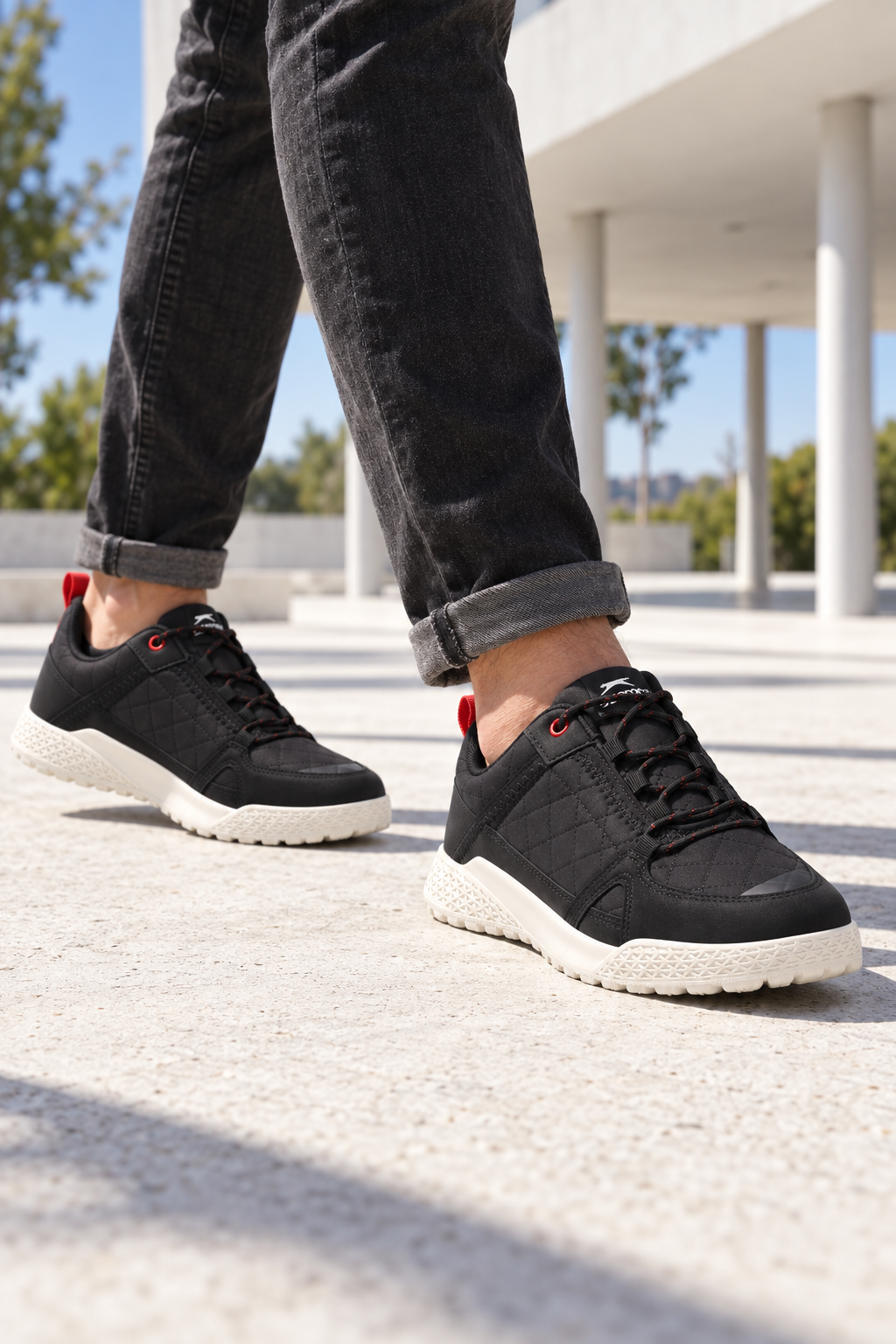 Zapatillas Slazenger Terentiy — Negro / Rojo (hombre), en los pies